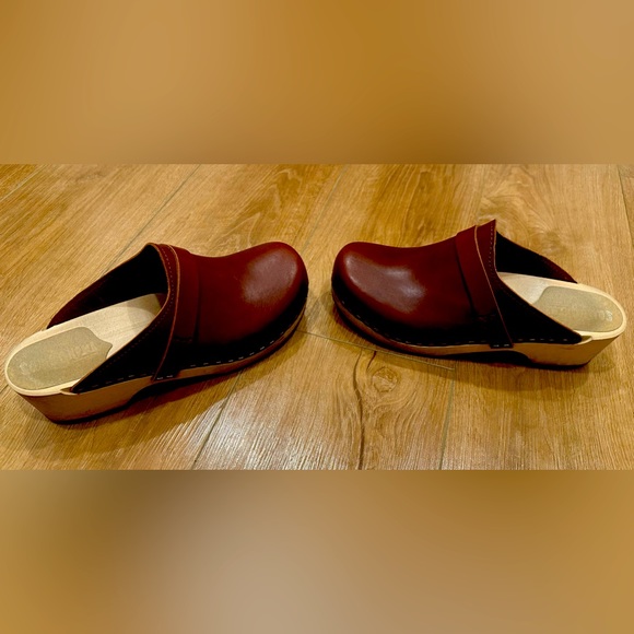 Sandgrens Swedish Handmade Wooden Clog Mule. Color Cognac - Picture 6 of 7